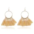 Böhmische große Metall-Creolen mit eleganten, beigen Fransen-Quasten für Damen Mode-Accessoires. - Gebrochenes Weiß