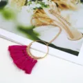 Modische lange Goldkette mit pinken Quasten Halskette Anhänger Damenschmuck Accessoire - Fuchsia