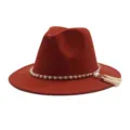 Damen Herbst Winter Wollfilz Fedora Hut mit eleganter Perlenkette und Quasten Detail. - M (56-58cm) / Karamellbraun
