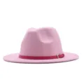 Rosa Wollfedora Hut für Damen, stilvoller flacher Krempe Jazz Hut mit Ledergürtel und Schnalle. - Erwachsene (56-58cm) / Rosa (Rosenroter Gürtel)