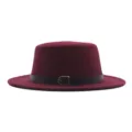 Burgunderroter flacher Wollfilzhut mit braunem Ledergürtel Schnalle breite Krempe Fedora - Erwachsene 56-58cm / Burgunderrot