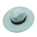 Detaillierte Nahaufnahme des eleganten minzgrünen Fedora-Hutes mit klassischem schwarzen Band. - M (56-58cm) / Cyan