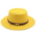 Gelber Strohhut Detail, Sommer Damen Sonnenhut, flacher Strand Fedora mit Feder Anhänger - M (56-58cm) / Gelb