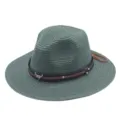 Dunkelgrüner Stroh-Fedora-Hut für Damen mit Lederseil und Metall-Stierschädel-Dekoration. - M (56-58cm) / Malachitgrün