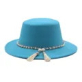 Blauer Wollfilz Flachhut mit Perlenkette und Quasten Detail elegante Damen Vintage Hut - M (56-58cm) / Fedora / Seeblau