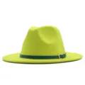 Neon grüne Fedora Hut für Damen, breite flache Krempe Wollfilz Jazzmütze mit blauem Gürtel. - Fluorescent yellow (dark blue belt) / Erwachsene (56-58cm)