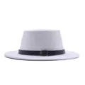 Klassischer weißer flacher Wollfilzhut mit braunem Ledergürtel Schnalle eleganter Mode Fedora - Erwachsene 56-58cm / Weiß