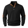 Detailansicht des schwarzen Pullovers mit Stehkragen, braunem Flicken und Knöpfen. - S / Oberteile / Schwarz