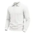 Detailaufnahme vom weißen Herren Langarm Strick Polohemd mit eleganter Jacquard Textur. - S / Weiß