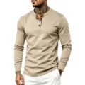 Camisa Henley retro de manga larga acanalada para hombre en khaki, parte superior casual. - S / Albaricoque
