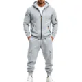 Tuta sportiva da uomo con felpa con cappuccio e pantaloni cargo felpati grigio inverno. - Taglia M / Parte Superiore e Parte Inferiore / Grigio chiaro