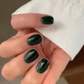 Short press-on fake nails, dark green glossy oval wearable nail variant for daily wear. - JP3103 (Dark Green)