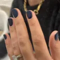 Short press-on nails in classic dark blue solid color, glossy finish artificial nail tips. - JP3109 (Dark Blue)