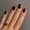 Short solid color press-on nails burgundy oval false nails variant style with gold ring. - JP3102 (Burgundy)