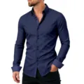 Vista dettagliata di camicia a maniche lunghe blu scuro con polsini a pois a contrasto. - Taglia S / Top / Blu navy