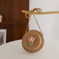 Borsa a tracolla rotonda in paglia per bambini con grazioso fiore in stoffa per vacanza. - Taglia unica / Kaki