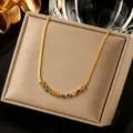 Collier chaîne serpent en acier inoxydable doré avec des accents multicolores. - Style Pendentif Incurvé Pierre Précieuse Multicolore(N1749)