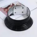 Afrikanischer mehrschichtiger schwarzer Choker, einzigartiger ethnischer Halsring Schmuck. - Schwarz