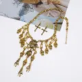 Collar gargantilla gótico vintage con calavera y borla de hueso y pendientes cruz - Juego 1 / Dorado
