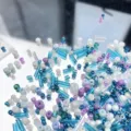 Miscela colorata di rocailles e perline tubolari DIY per bracciali collane estive. - Blu viola
