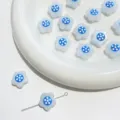 Deliziose perline di fiori blu per gioielli fatti a mano bracciali collane orecchini fai da te. - Stile 03 / 1 Pezzo / bianco e blu
