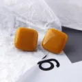 Cabochon quadrato in resina giallo senape lucido per accessori orecchini artigianali. - Giallo