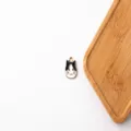 Grazioso ciondolo gatto smaltato in lega nero e bianco per orecchini gioielli fai da te. - Gatto Piccolo (4#) / 1 Pezzo / Bianco e nero