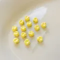 Dettaglio perline in lega di fichi gialli, dimensione 5x5mm e foro 1,5mm per gioielli fai da te. - Stile Fico / 1 Pezzo / Giallo