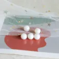 Perline rotonde opache in resina acrilica bianca variante accessori DIY con spilla. - Bianco
