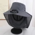 Gros-plan du chapeau de soleil avec mini ventilateur et protège-nuque pour activités estivales. - Chapeau Unique (Sans Ventilateur) / Gris foncé