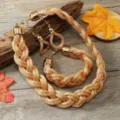 Atemberaubendes boho gold geflochtenes kette ohrringe armband set detailansichtblick - Gold