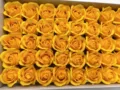 Boîte cadeau de têtes de roses en savon jaune, fleurs artificielles pour Saint-Valentin. - Jaune Foncé