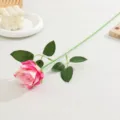 Rose artificielle en flanelle à branche unique avec feuilles vertes pour déco de table. - Rose rouge