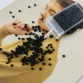 Perline di vetro nere da 2mm, ca. 5g 200pz con scatola per creazione di gioielli fai da te. - 5g Circa 200 Pz / N. 04