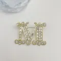 Goldene Buchstabe M Brosche Strass Mode Luxus Eleganter Schmuck Damen Accessoires - Stil M1 / Gold Vollbesetzt
