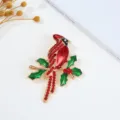 Elegante kristallen kardinaal vogel broche speld met strass stenen en emaillen bladeren. - Kardinaalvogel Stijl 7 (3283093)