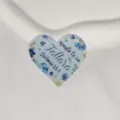 Heart acrylic charm detail showing blue floral design and inspiring Spanish Bible verse text print. - Style 7