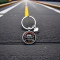 Porte-clés dôme en verre Route 66 avec pendentif cœur en métal, accessoire vintage. - Style Rond Martelé (7)