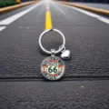 Porte-cles en metal dôme en verre Route 66 avec charme de coeur rétro design de route détail. - Style Rond Martelé (18)