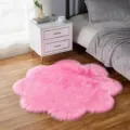 Pink faux fur flower shaped area rug, fluffy plush mat for bedroom and living room decor. - Rose Pink