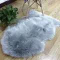 Alfombra de piel sintetica suave, alfombra de felpa irregular esponjosa para la sala. - Gris