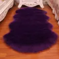 Luxueus paars imitatie schapenvacht pluche tapijt voor gezellige slaapkamer vloerdecoratie. - 60x90cm (Eén rond uiteinde) / Paars