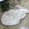 Alfombra de felpa de piel de oveja sintética irregular esponjosa para sala dormitorio - Blanco con Puntas Marrones