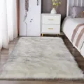 Dikke pluche vloerkleed in wit grijs, zachte nep kasjmier bedmat voor gezellige slaapkamer. - Grijswit