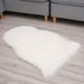 Witte harige nepvacht tapijt, zacht pluche vloerkleed voor gezellige slaapkamer woningdecoratie. - 40x60cm Eén ronde kant / Wit