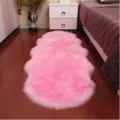 Tapis en fausse fourrure rose moelleux poil long irregulier pour decoration de chambre a coucher - Rose