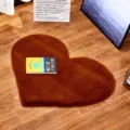Dikke bruine hartvormige pluche tapijt, zachte donzige vloermat voor gezellige slaapkamer en woonkamer. - Hart 30*40cm / koffiekleur