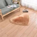 Heart-shaped faux sheepskin rug, soft furry floor mat for bedroom or living room decor - Khaki Heart