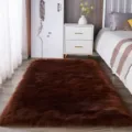 Donkerbruin dik pluche faux kasjmir slaapkamer kleed, zacht pluizig bedvorleger vloerkleed thuis. - koffiekleur