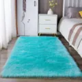 Cyaan pluche faux kasjmier slaapkamer tapijt, dikke harige bedmat voor gezellige decoratie. - Meerblauw